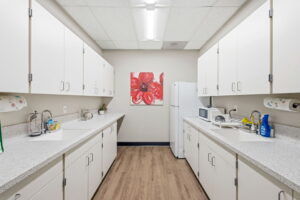 30 web or mls 1220 Liberty St NE