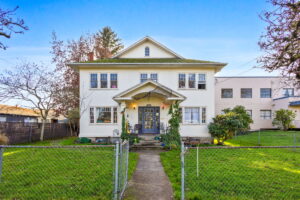 30 web or mls 820 Jefferson St NE