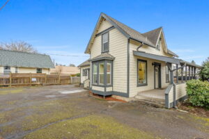 3 web or mls 830 Saginaw St S