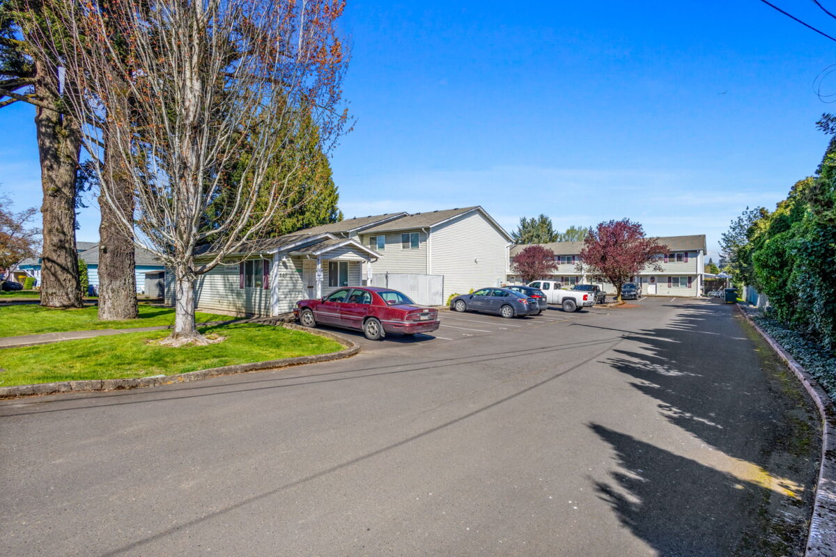 17 web or mls Warren St S