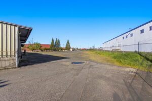 23 web or mls 3010 Industrial Way NE
