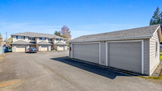 8 web or mls Warren St S