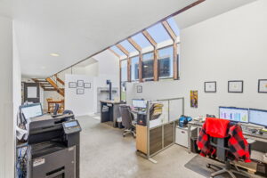 18 web or mls 1985 Liberty St NE