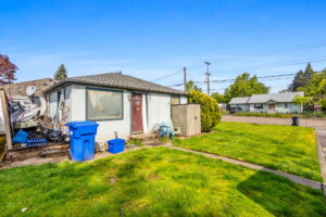 3 web or mls 224 Stark St N