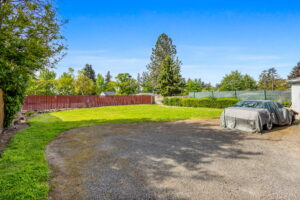 7 web or mls 224 Stark St N