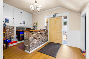 5 web or mls 1800 State St5