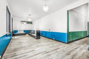 5 print 920 Commercial St SE4