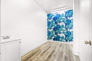 8 print 920 Commercial St SE7