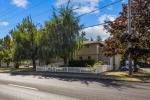 3 web or mls 1901 Front St NE3
