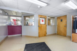 5 web or mls 1901 Front St NE5